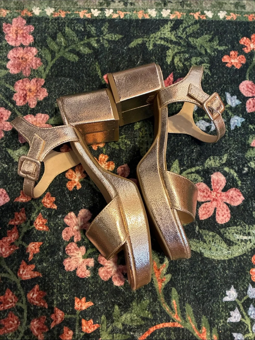 Life Stride Womens Metallic Gold Block Heel Sandals